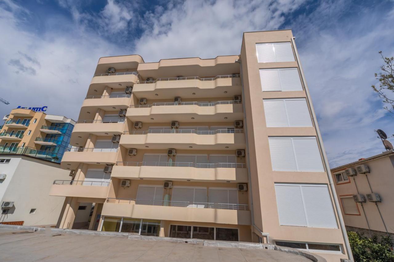Apartments Dobra Voda Luaran gambar