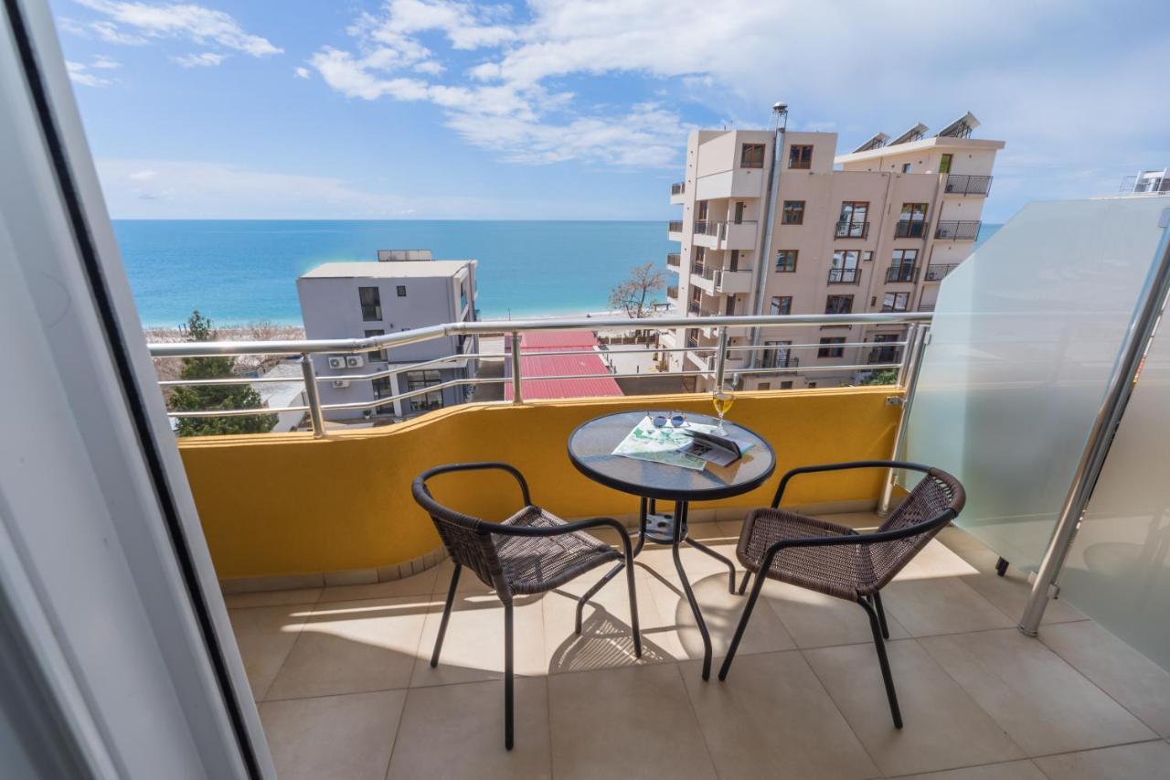 Apartments Dobra Voda Luaran gambar
