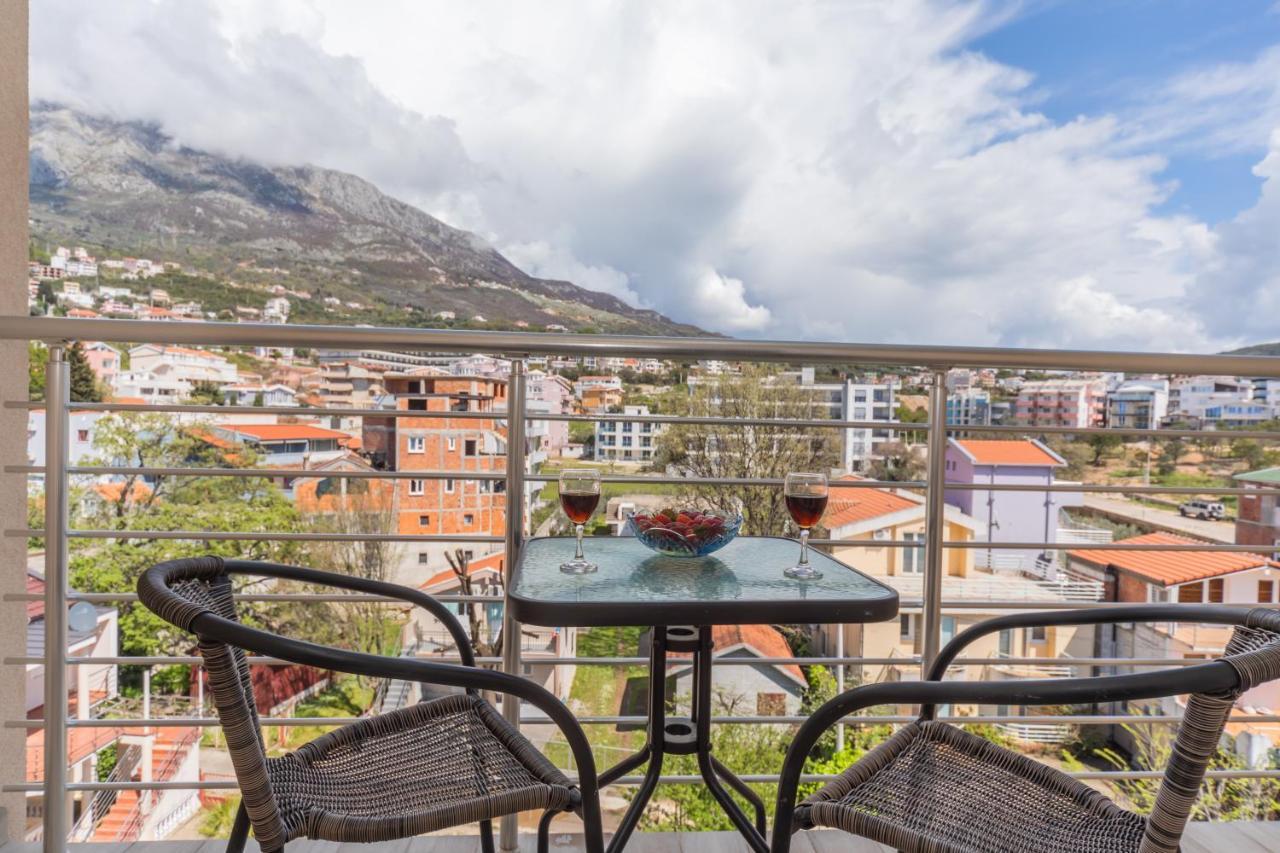 Apartments Dobra Voda Luaran gambar