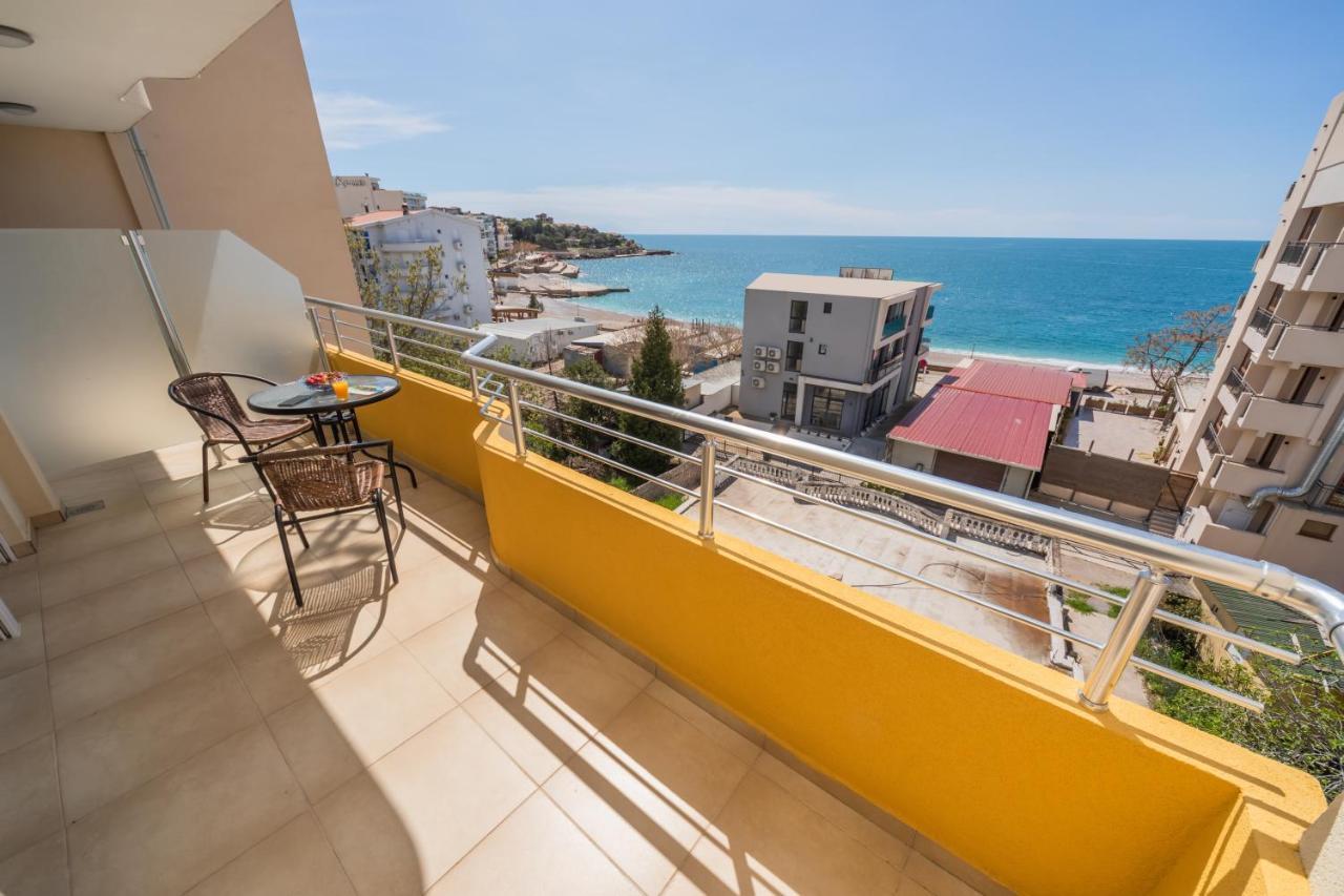 Apartments Dobra Voda Luaran gambar