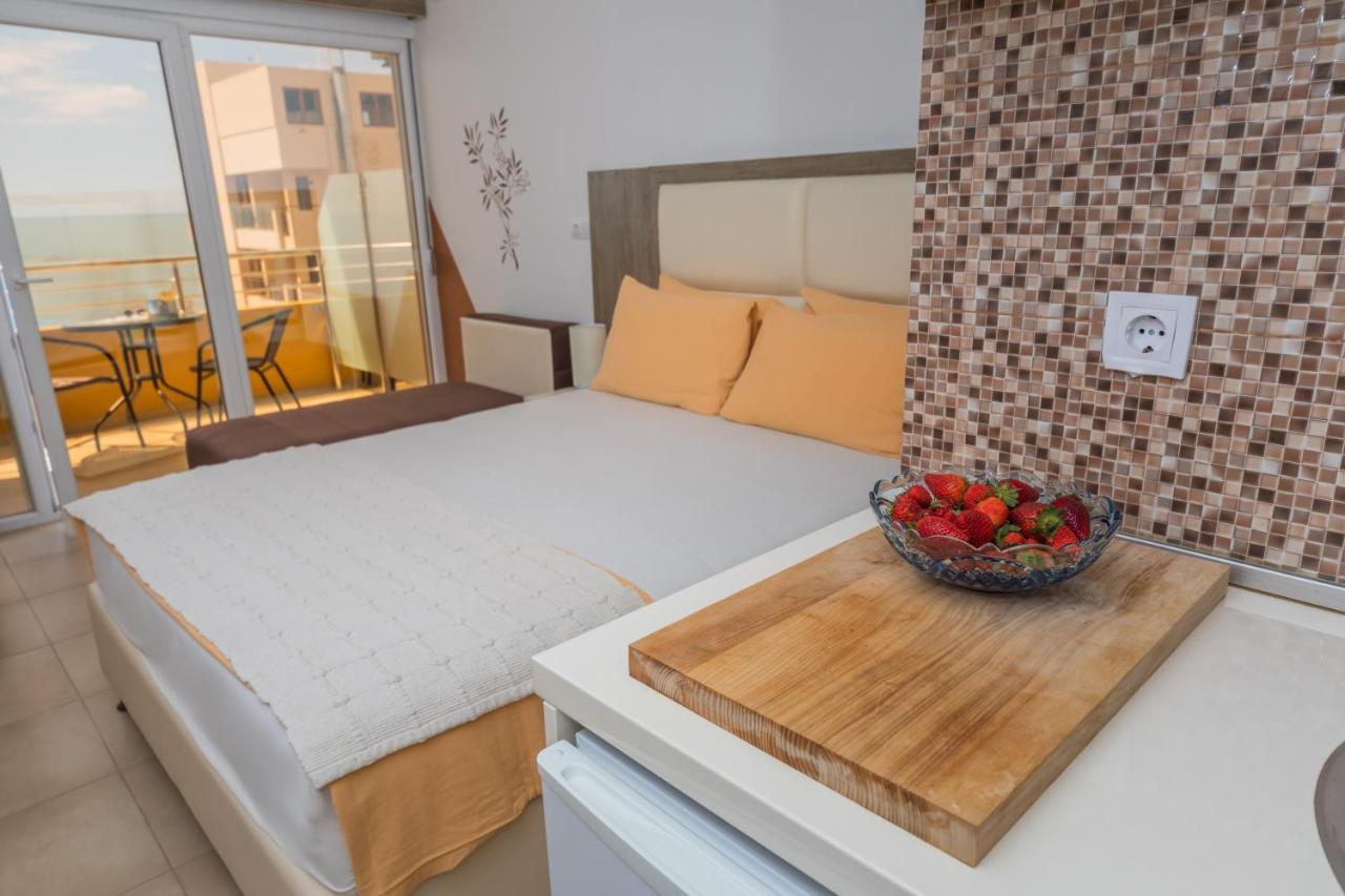 Apartments Dobra Voda Luaran gambar