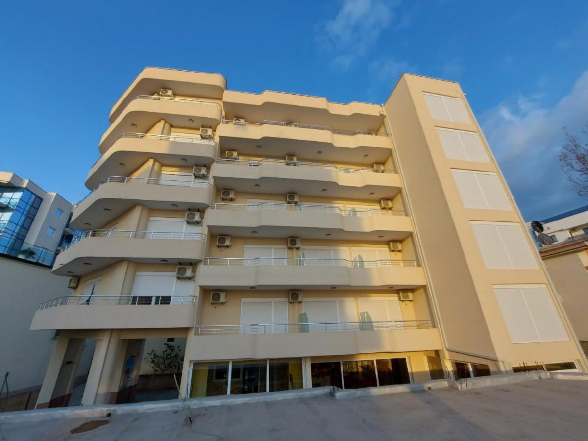 Apartments Dobra Voda Luaran gambar