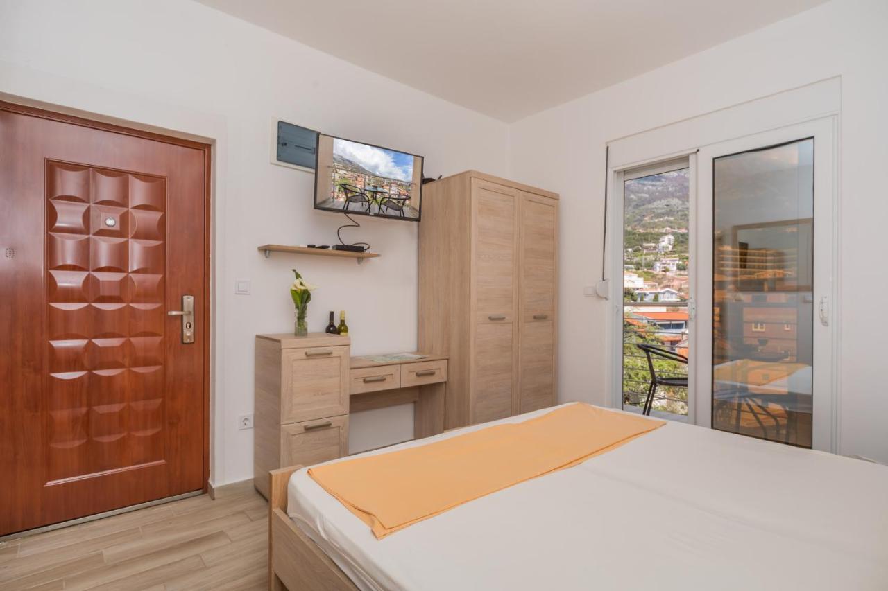 Apartments Dobra Voda Luaran gambar