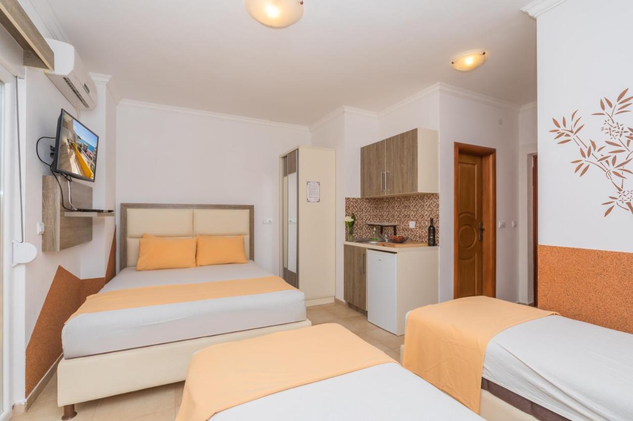 Apartments Dobra Voda Luaran gambar