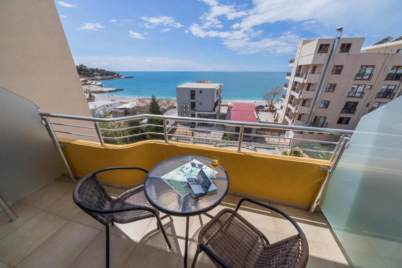 Apartments Dobra Voda Luaran gambar