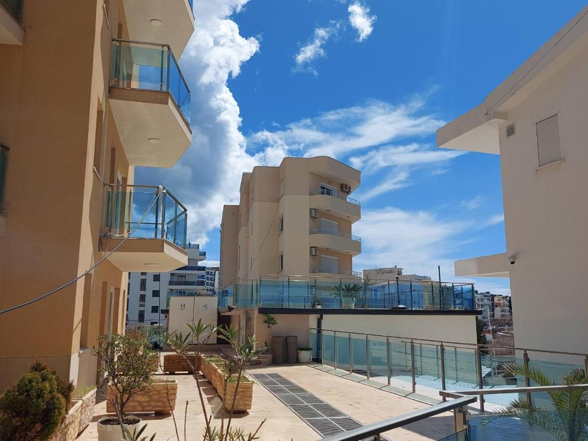 Apartments Dobra Voda Luaran gambar