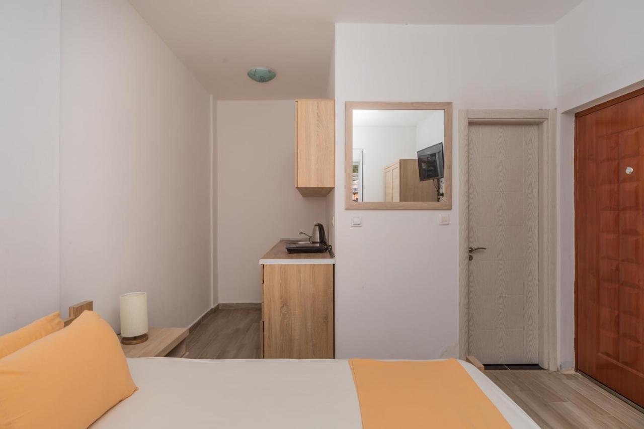 Apartments Dobra Voda Luaran gambar