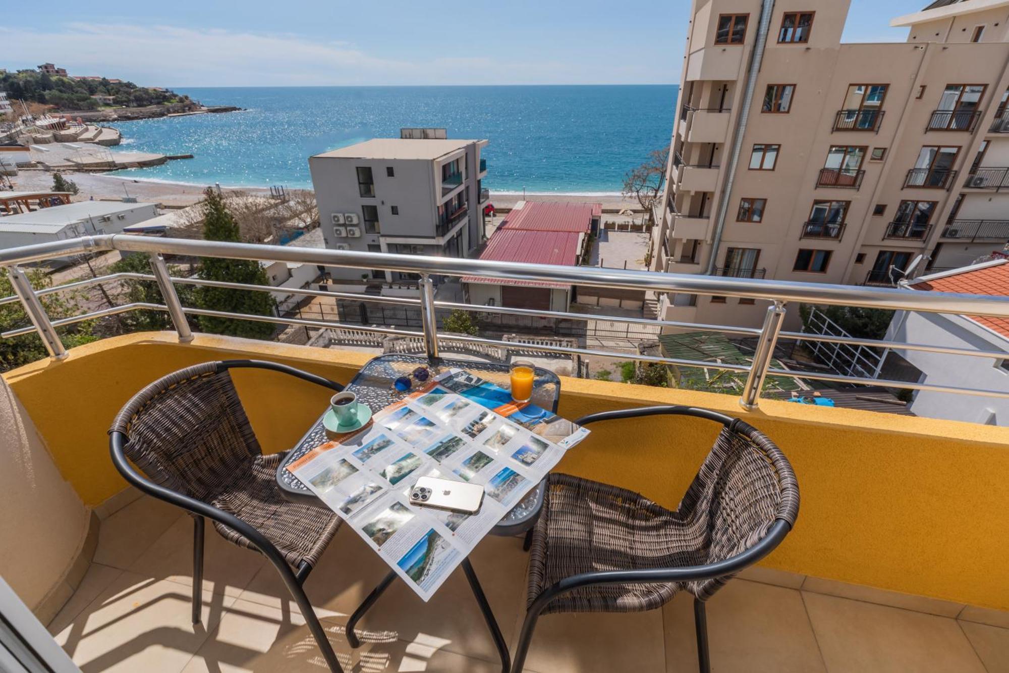 Apartments Dobra Voda Bilik gambar
