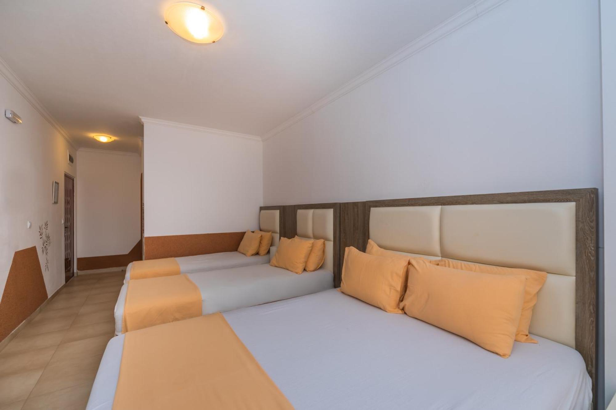 Apartments Dobra Voda Bilik gambar