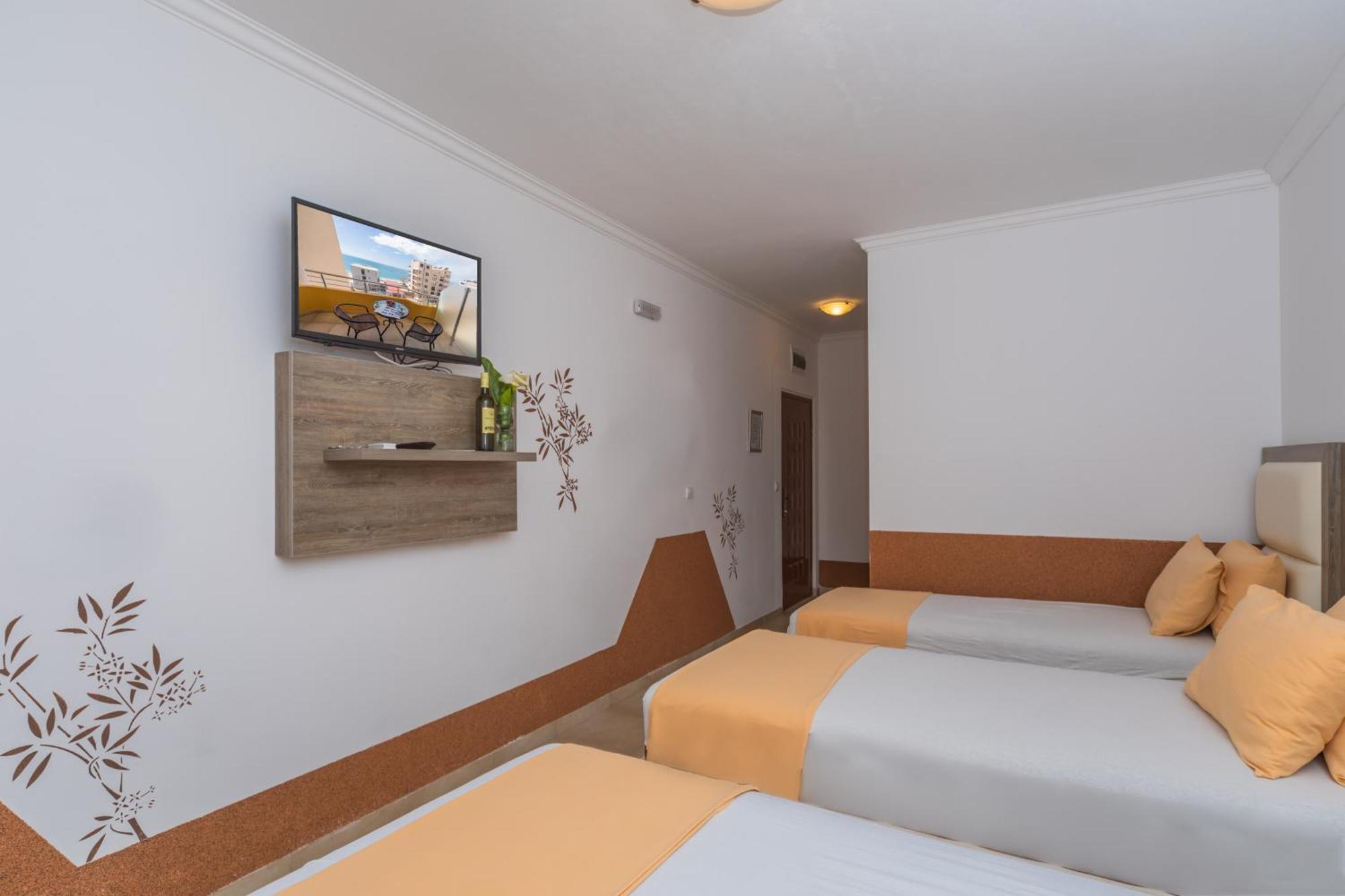 Apartments Dobra Voda Bilik gambar