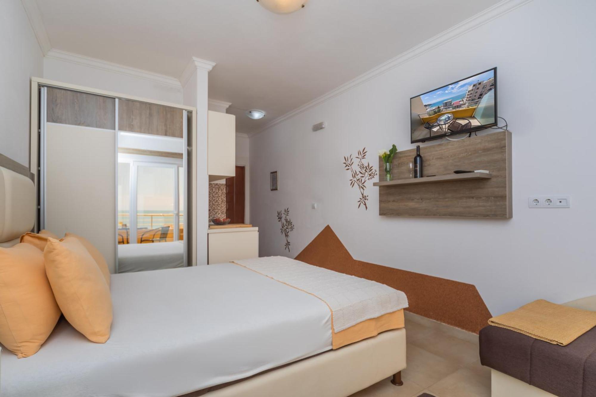 Apartments Dobra Voda Bilik gambar