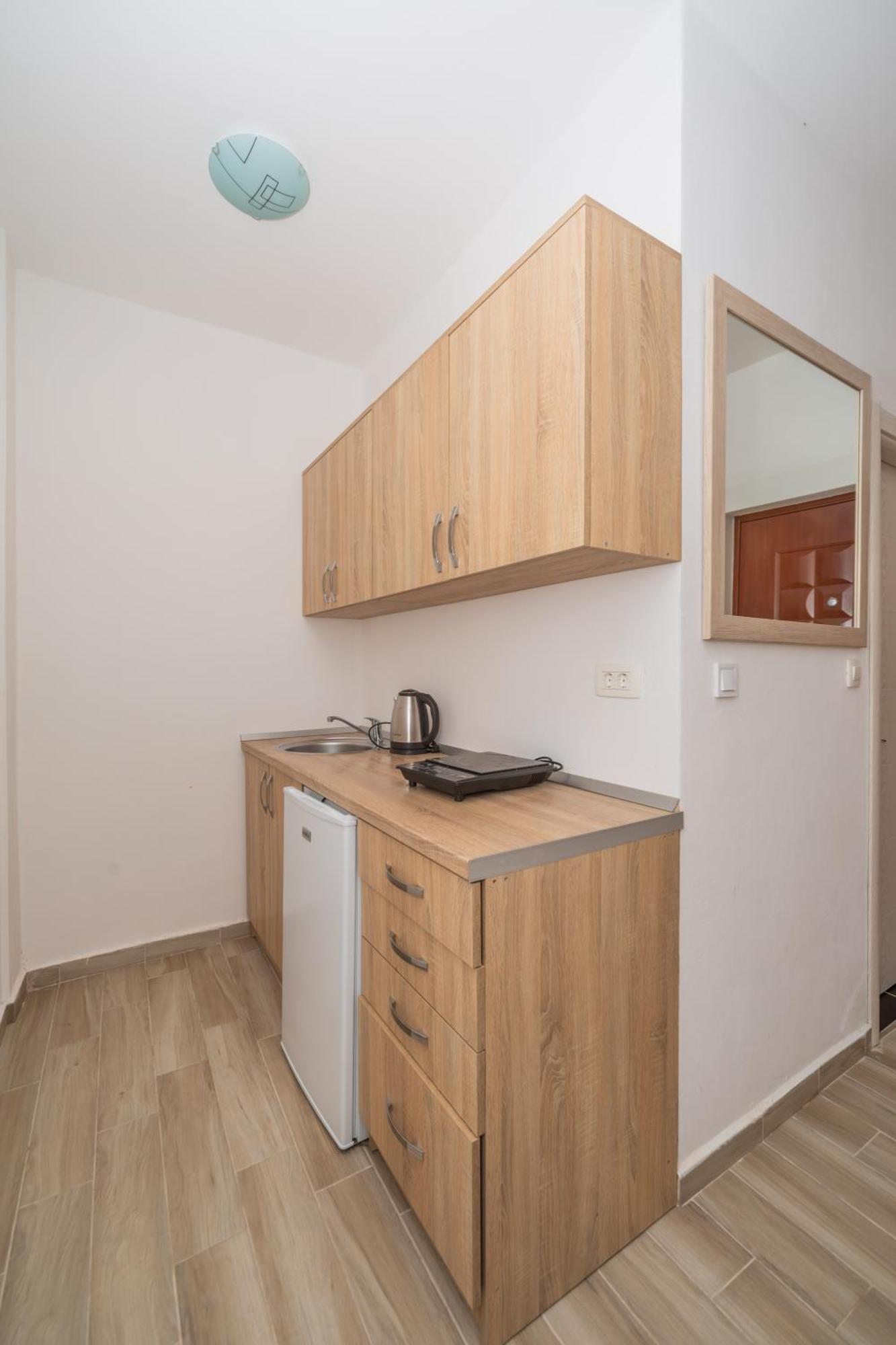 Apartments Dobra Voda Bilik gambar