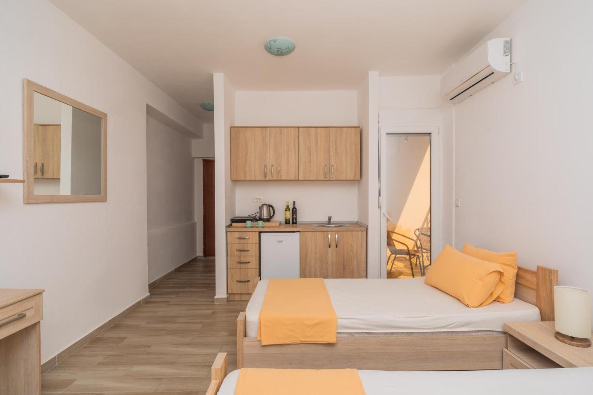 Apartments Dobra Voda Bilik gambar